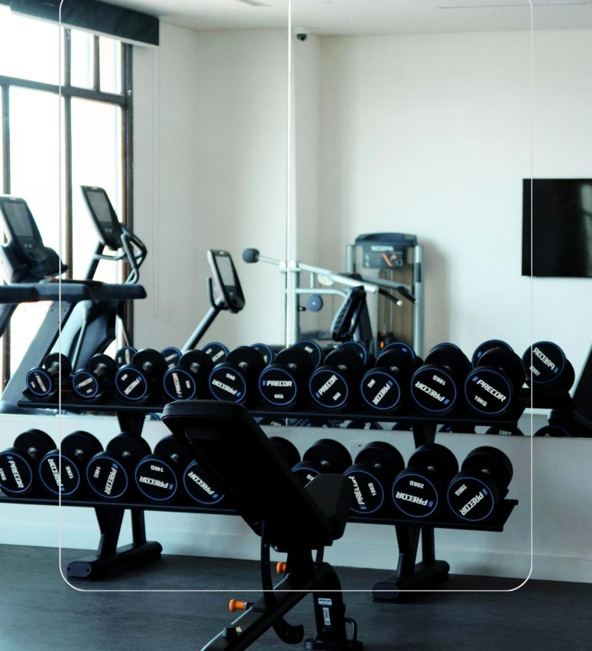 Mina Hotel And Residences By The Torch Doha Ngoại thất bức ảnh A set of dumbbells