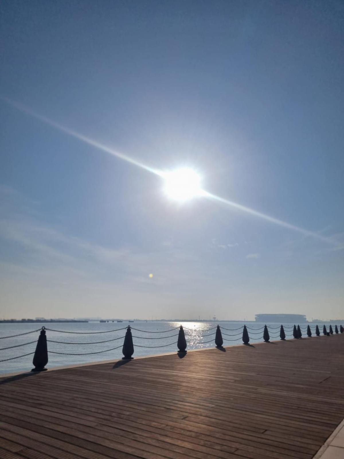 Mina Hotel And Residences By The Torch Doha Ngoại thất bức ảnh The sun at noon