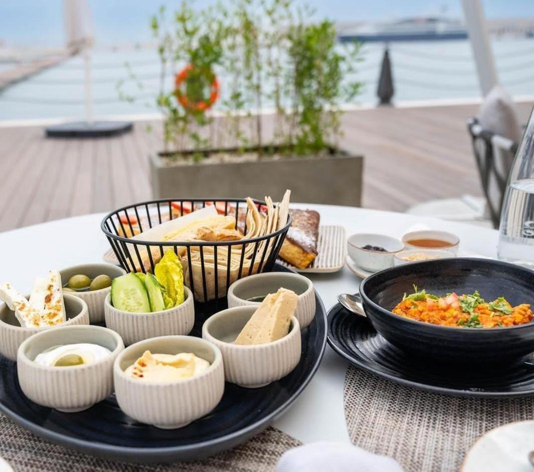 Mina Hotel And Residences By The Torch Doha Ngoại thất bức ảnh Meze