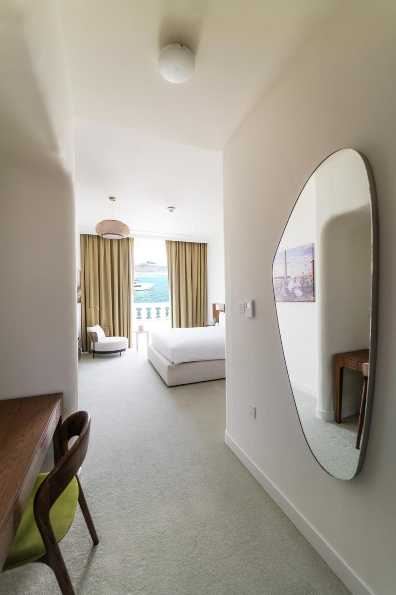 Mina Hotel And Residences By The Torch Doha Ngoại thất bức ảnh A bedroom at the hotel