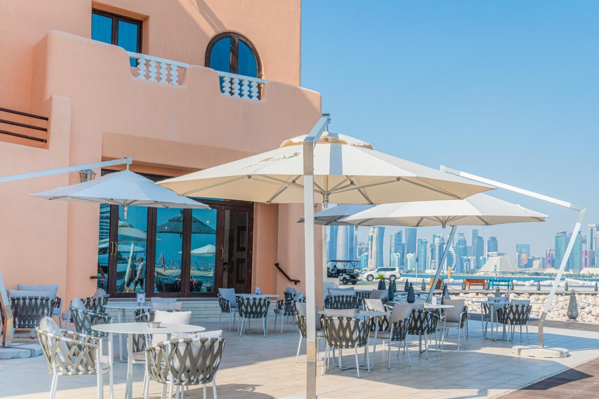 Mina Hotel And Residences By The Torch Doha Ngoại thất bức ảnh A patio umbrella