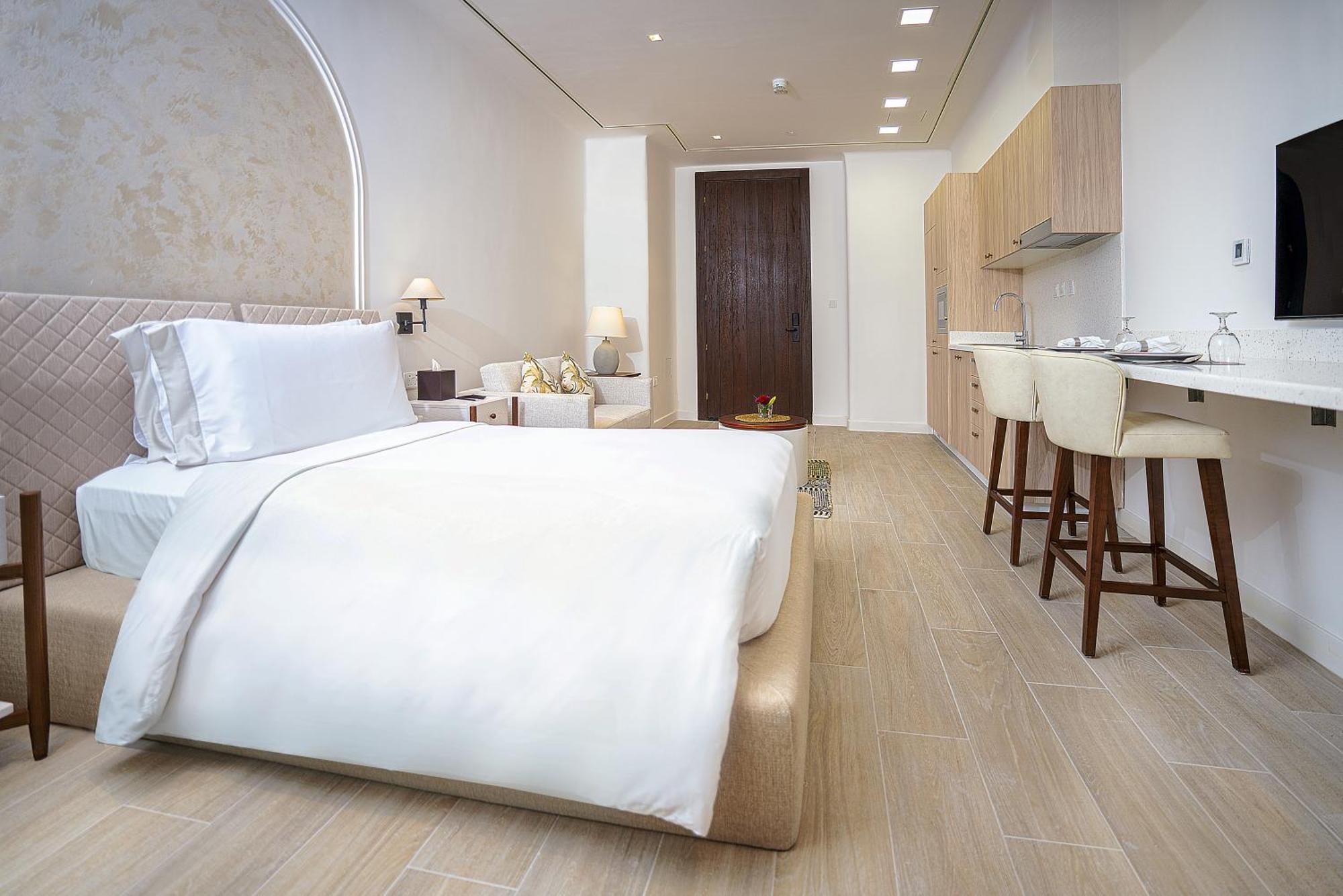 Mina Hotel And Residences By The Torch Doha Ngoại thất bức ảnh A bedroom at the hotel
